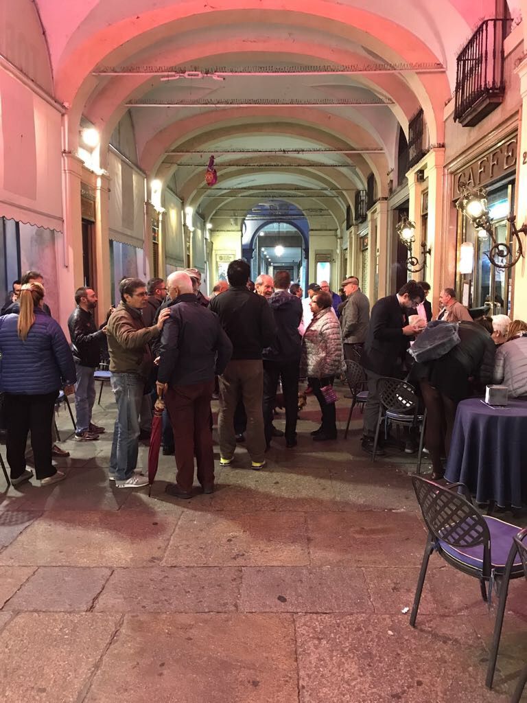 Militanti al Caffè Torino